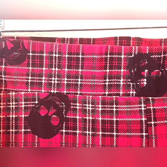 Torrid 3 Plaid Skull Leggings Red Black Fall Holidays 3X - Picture 3 of 8